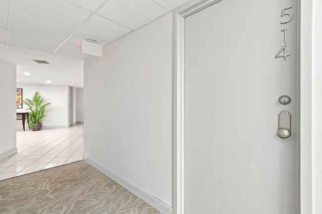 Building Photo - 1301 River Reach Dr