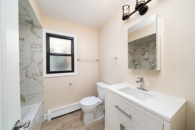 Building Photo - 213 Manhattan Ave