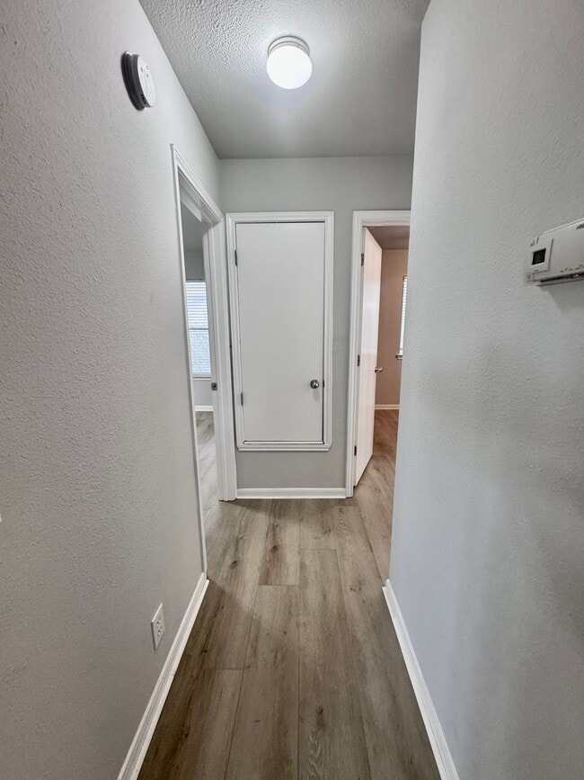 Building Photo - Cedar Park Condo  Freshly Updated