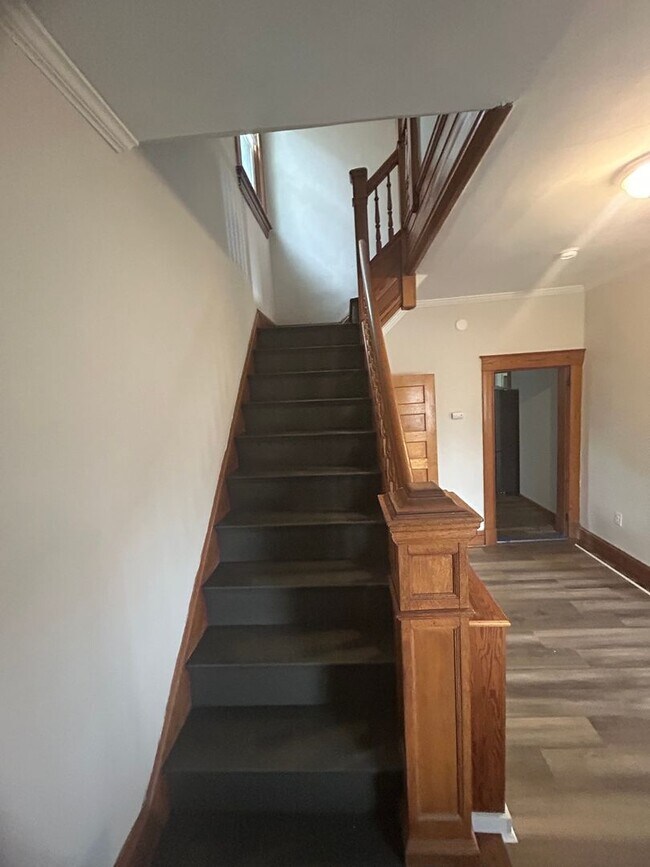 Building Photo - CHEVIOT- 4 Bedroom, 2 full Bathroom Specta...