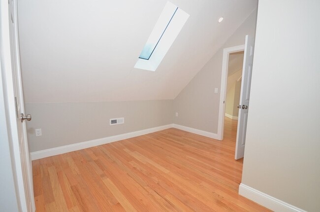 Building Photo - 18 Eaton Ave