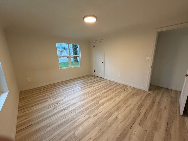 Building Photo - Sweet Home 3234