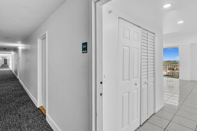 Building Photo - 2350 NE 135th St