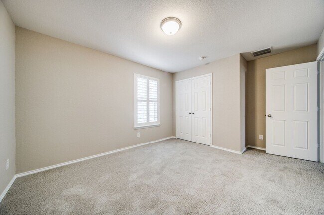 Building Photo - 3 Bedroom 2 1/2 bath Park Vista Subdivision