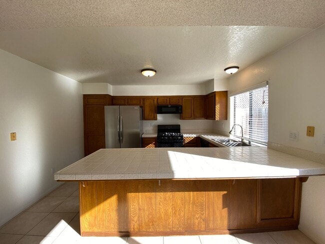 Building Photo - 3 Bed 2 Story Townhome in Tanglewood Community!