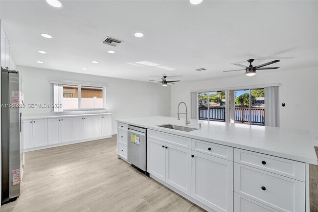 Building Photo - 1911 NW 40th Ct