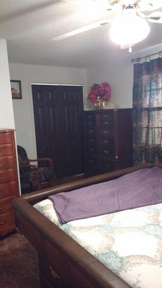 Large bedroom fit king bed - 8663 Highway 83 N