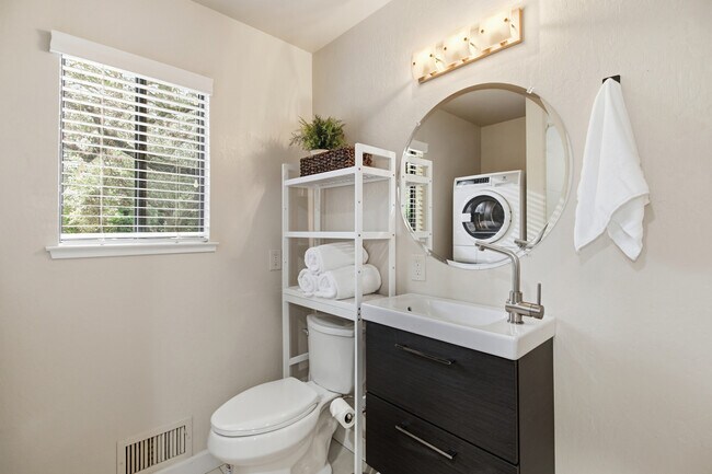 Building Photo - 2220 Boyer Dr