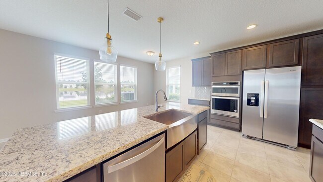 Building Photo - 167 Windermere Way