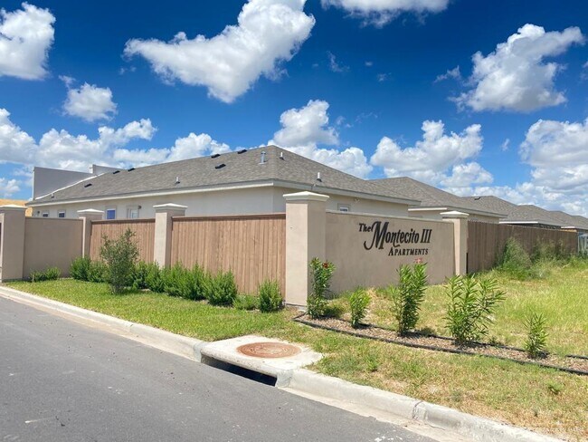 Building Photo - 10 Stardust Ln