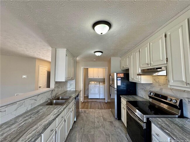 Building Photo - 204 Fair Oaks Dr