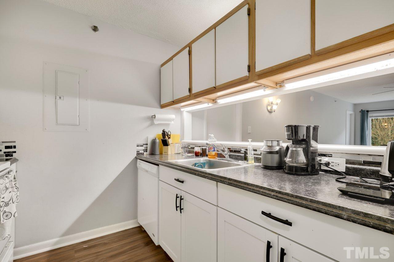 Building Photo - 1411 Collegiate Cir