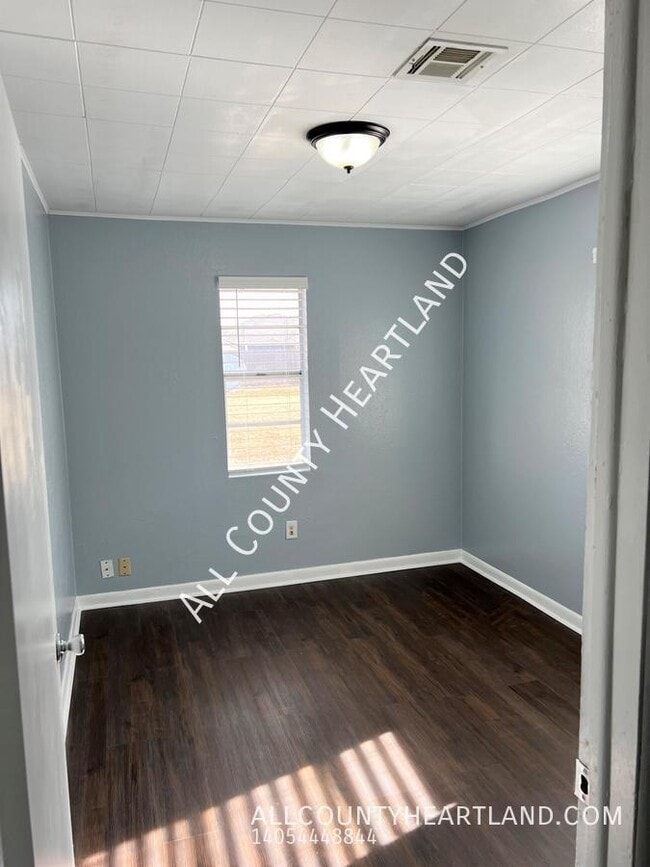 Building Photo - 119 S K Ave