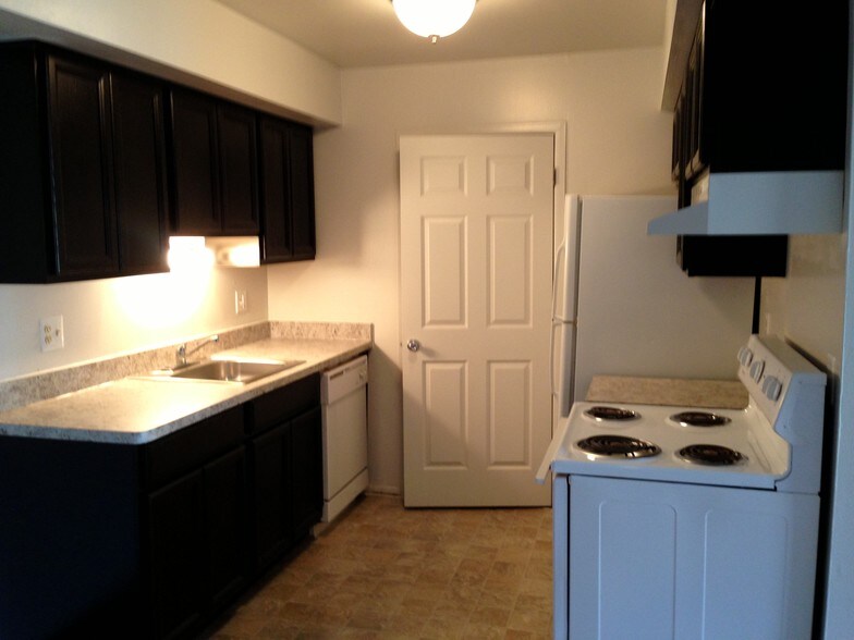 Briarwood Apartments 1340 Briarwood Dr Waterford MI 48327 Apartment