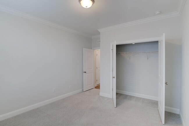 Building Photo - Light & Bright 4BR 3BA house in Tryon, Wak...