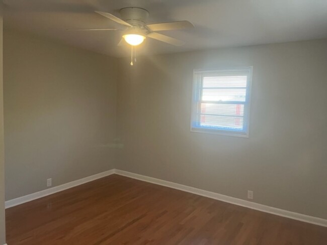 Building Photo - Recently Renovated Single Family