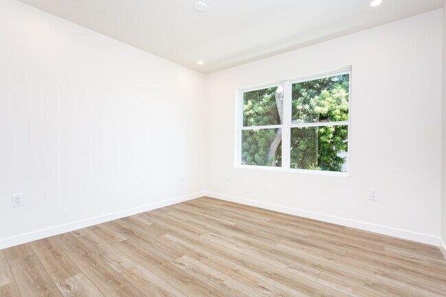 Building Photo - 3564 Bancroft St