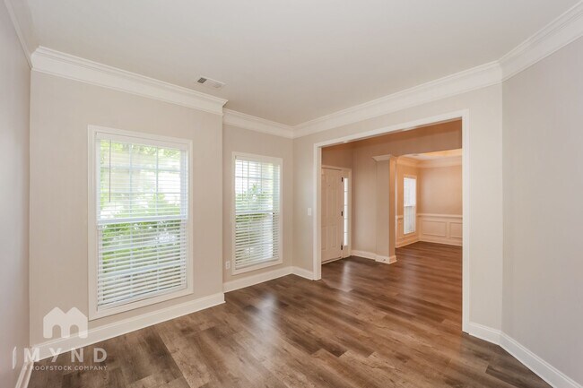 Building Photo - 5660 Halsey trc