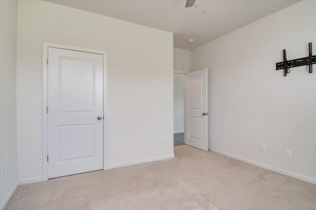 Building Photo - 6133 Whirlaway Rd