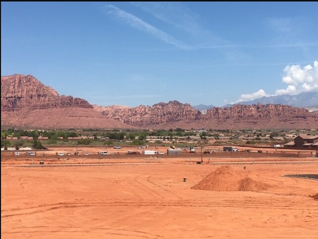 Building Photo - Blackhawk Townhome! End Unit!!