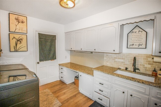 Building Photo - 536 Oak Dr