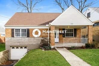 Building Photo - 4 Bedroom Pet-Friendly Home in Cincinnati, OH with Main Street Renewal