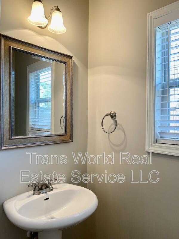 Building Photo - 7531 Silk Tree Pointe