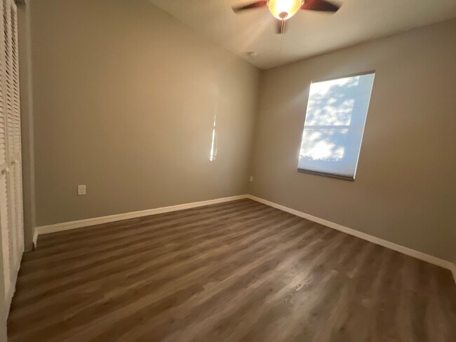 Building Photo - Beautiful 3 Bedroom 2 Bathroom Home, with ...