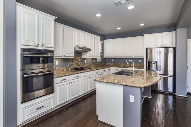 Building Photo - 28031 Alta Vista Ave