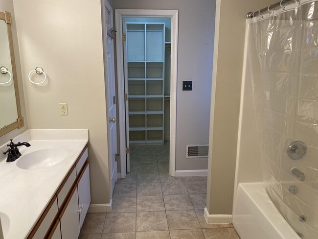 Building Photo - 113 Senseny Glen Dr