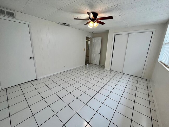 Building Photo - 860 44th Ave N