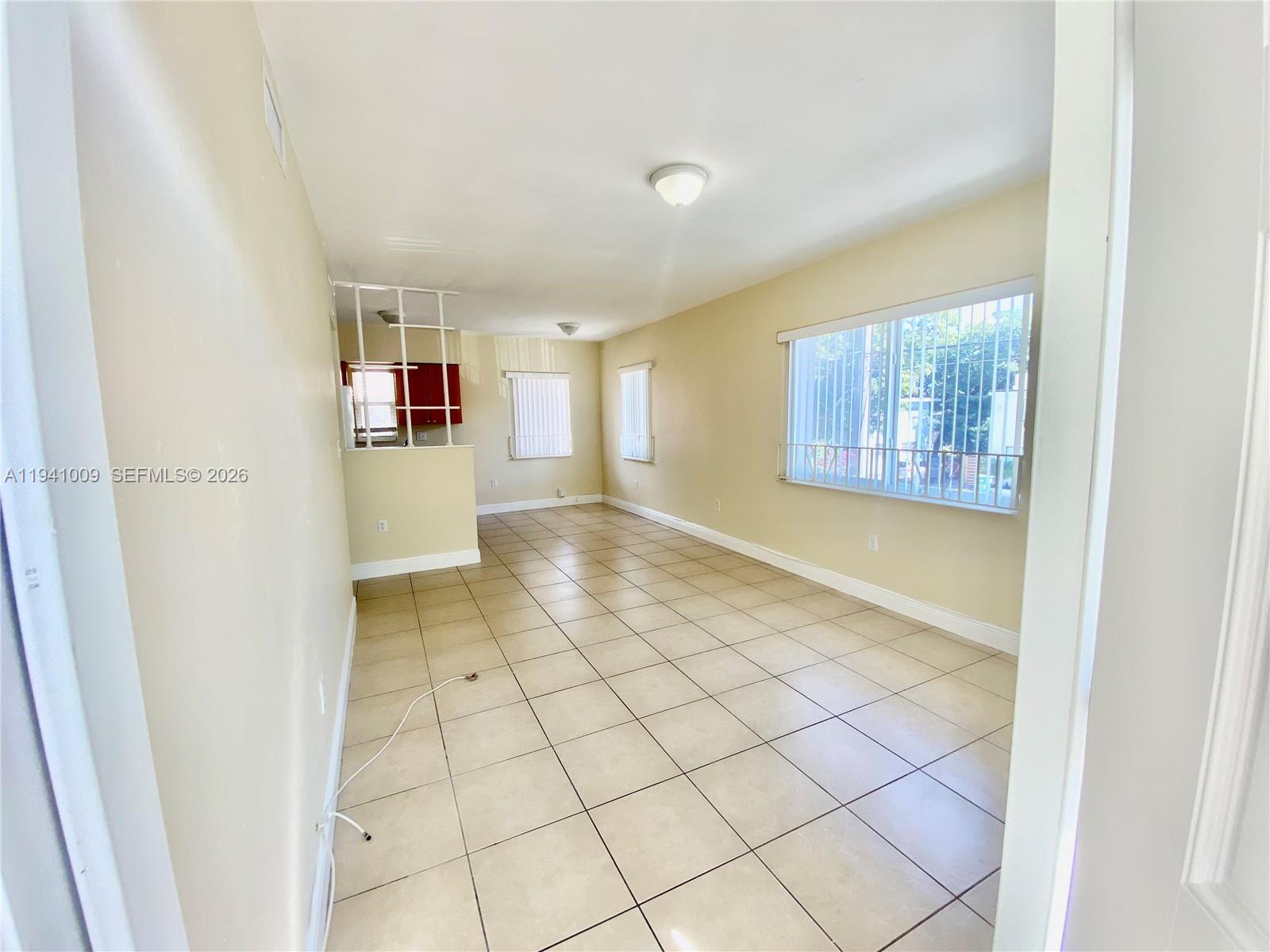 Building Photo - 930 SW 7th Ave