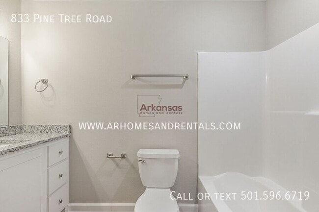 Building Photo - 833 Pine Tree Rd