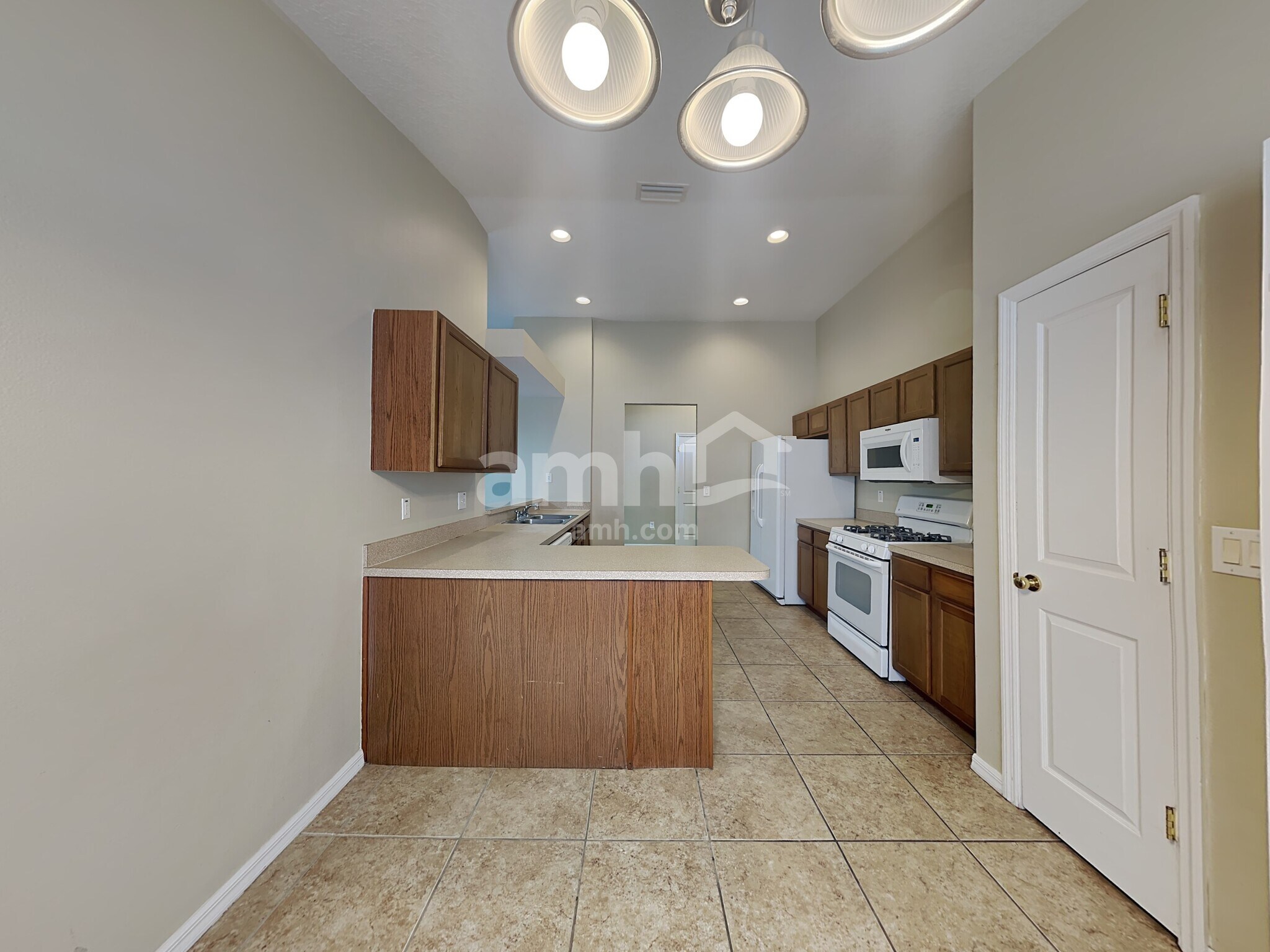 Building Photo - 7014 Monarch Park Dr