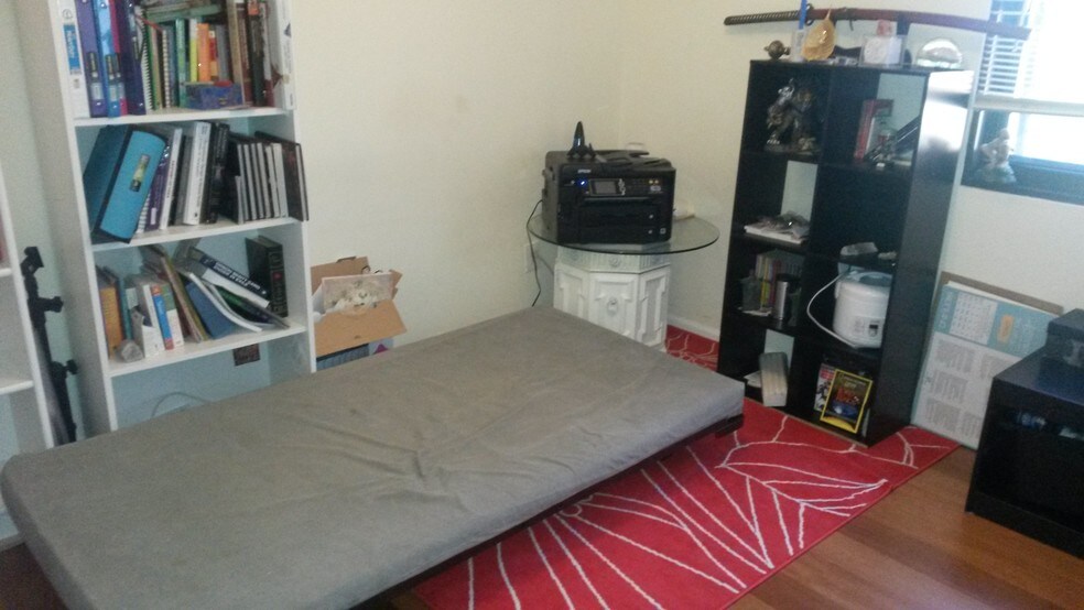 middle room - 12702 Veirs Mill Rd