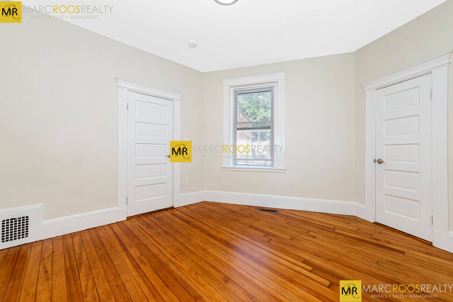 Building Photo - 46 Brackett St