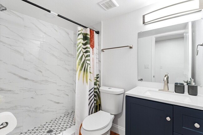 Building Photo - 1015 E 25th Ave