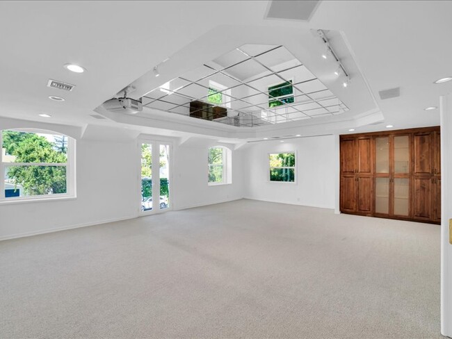 Building Photo - 9654 Wendover Dr