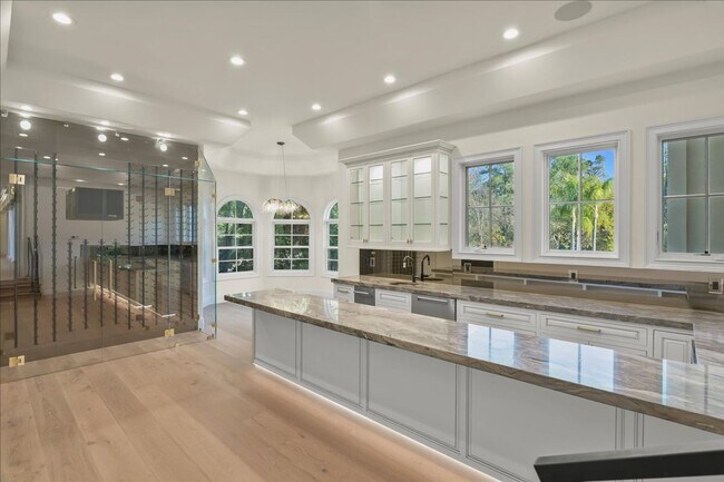 Building Photo - Luxury 10 Bedrooms, 9 Bathroom Estate for Lease in Los Gatos