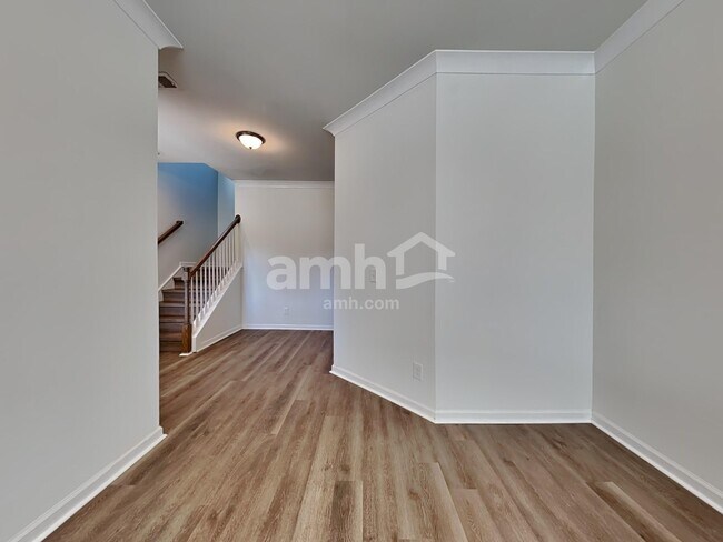 Building Photo - 517 Bush Dr