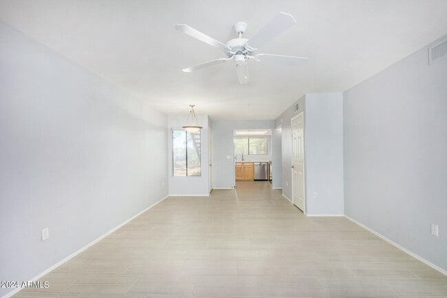 Building Photo - 9990 N Scottsdale Rd