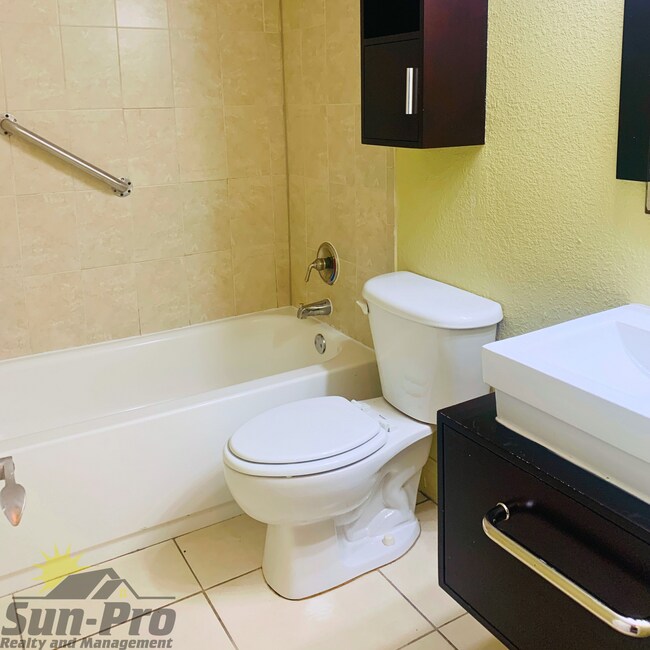 Building Photo - 900 S Peninsula Dr