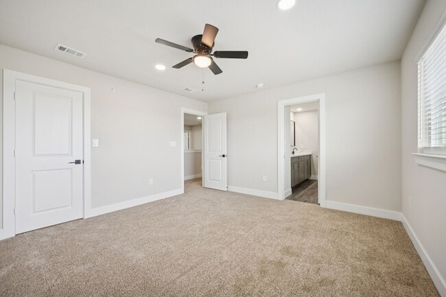 Building Photo - 3438 Taas Dr