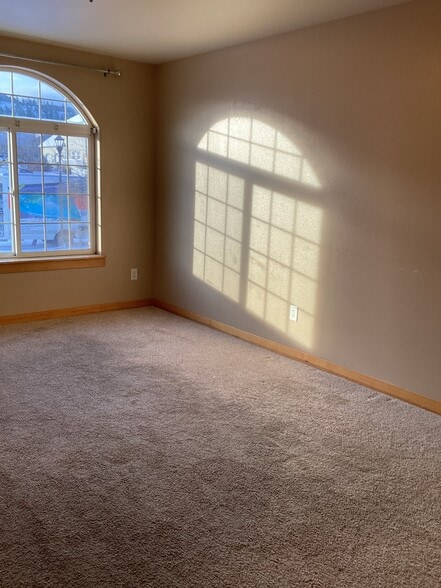 Building Photo - 2676 Overlook Blvd