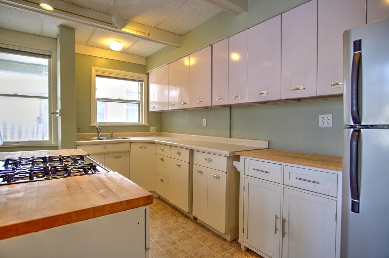 Building Photo - 1685 Taylor Ave W