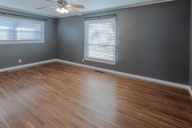 Building Photo - 3-Bed Midtown Home, Large Fenced Yard With Pool