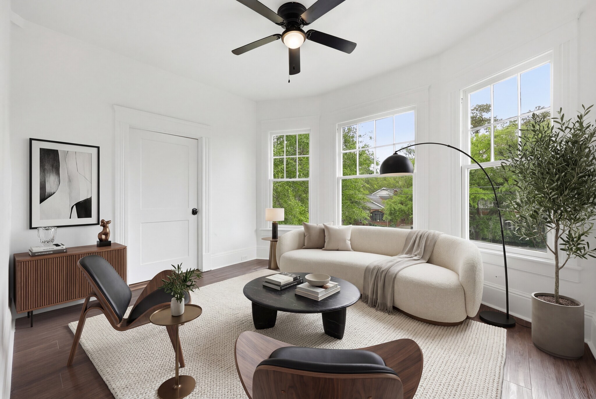 Living room - 2253 Herschel St