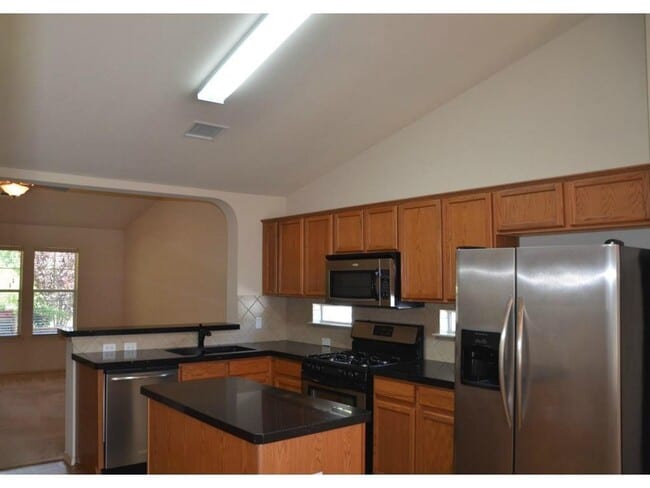 Building Photo - 1511 Legend Oaks Ln