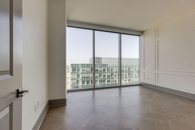 Building Photo - 2 Bedroom Luxury Condo w/ Exquisite Design and World-class Service
