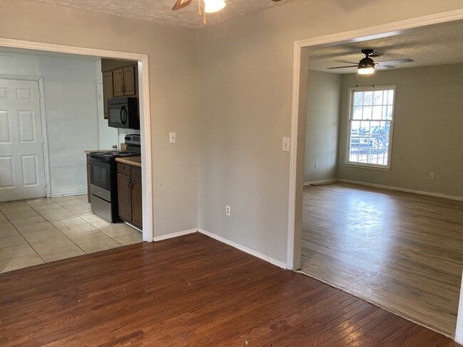 Building Photo - 3 Bedroom in Greenville